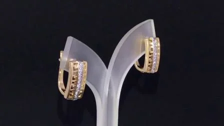 Brincos de liga de prata banhados a ouro 18K da moda com argola Huggie CZ com cristal para mulheres